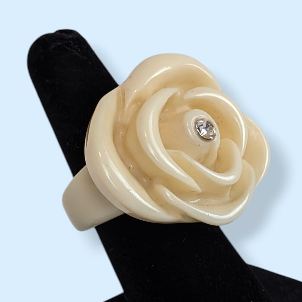 (2/$20) Chunky Off-White Floral Ring